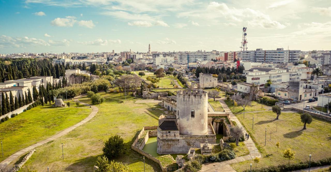 Apartament Lecce Central Flat - Attico Con Patio E Parcheggio Privato Zewnętrze zdjęcie