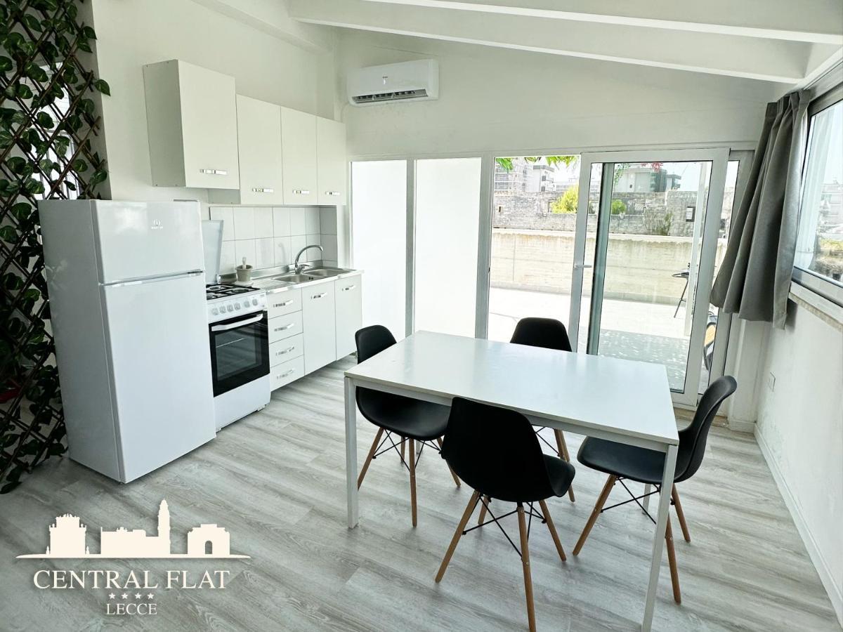 Apartament Lecce Central Flat - Attico Con Patio E Parcheggio Privato Zewnętrze zdjęcie