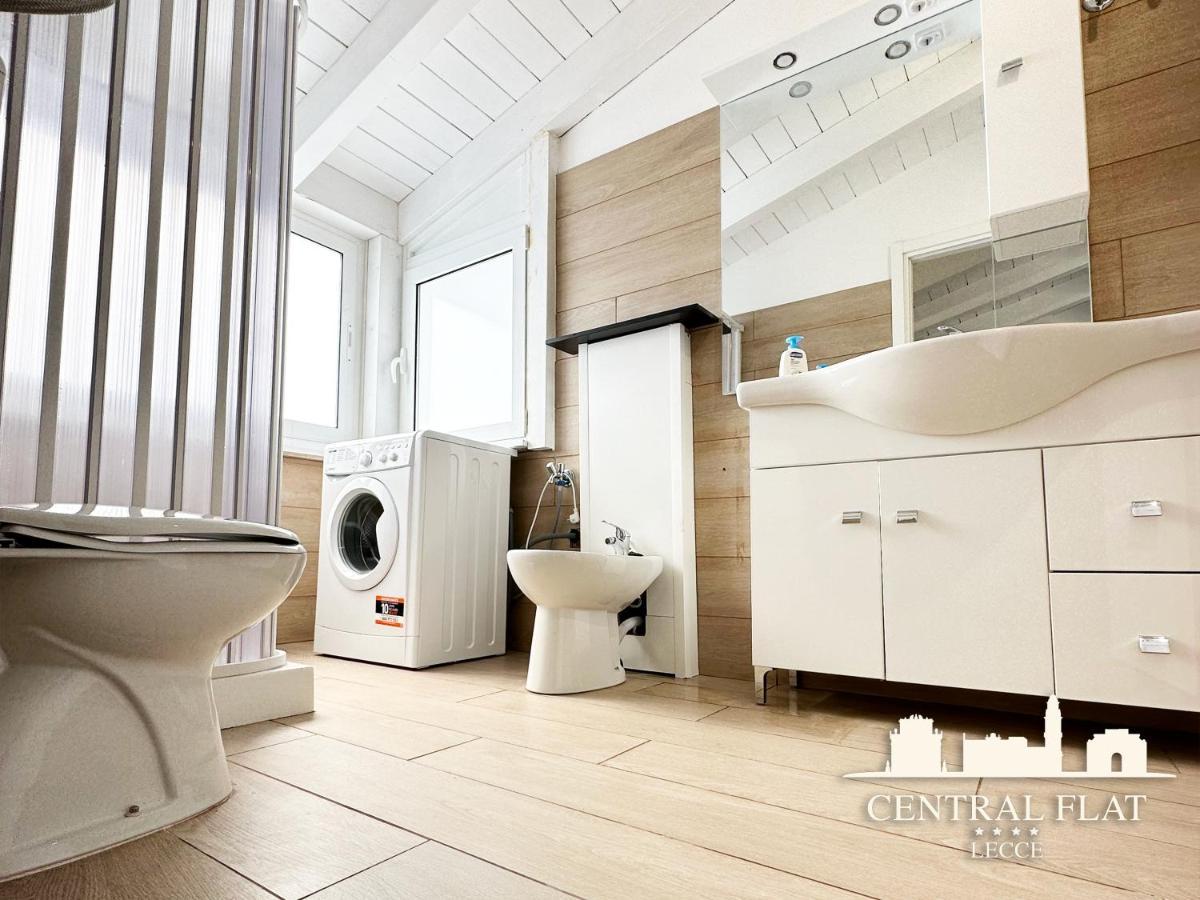 Apartament Lecce Central Flat - Attico Con Patio E Parcheggio Privato Zewnętrze zdjęcie