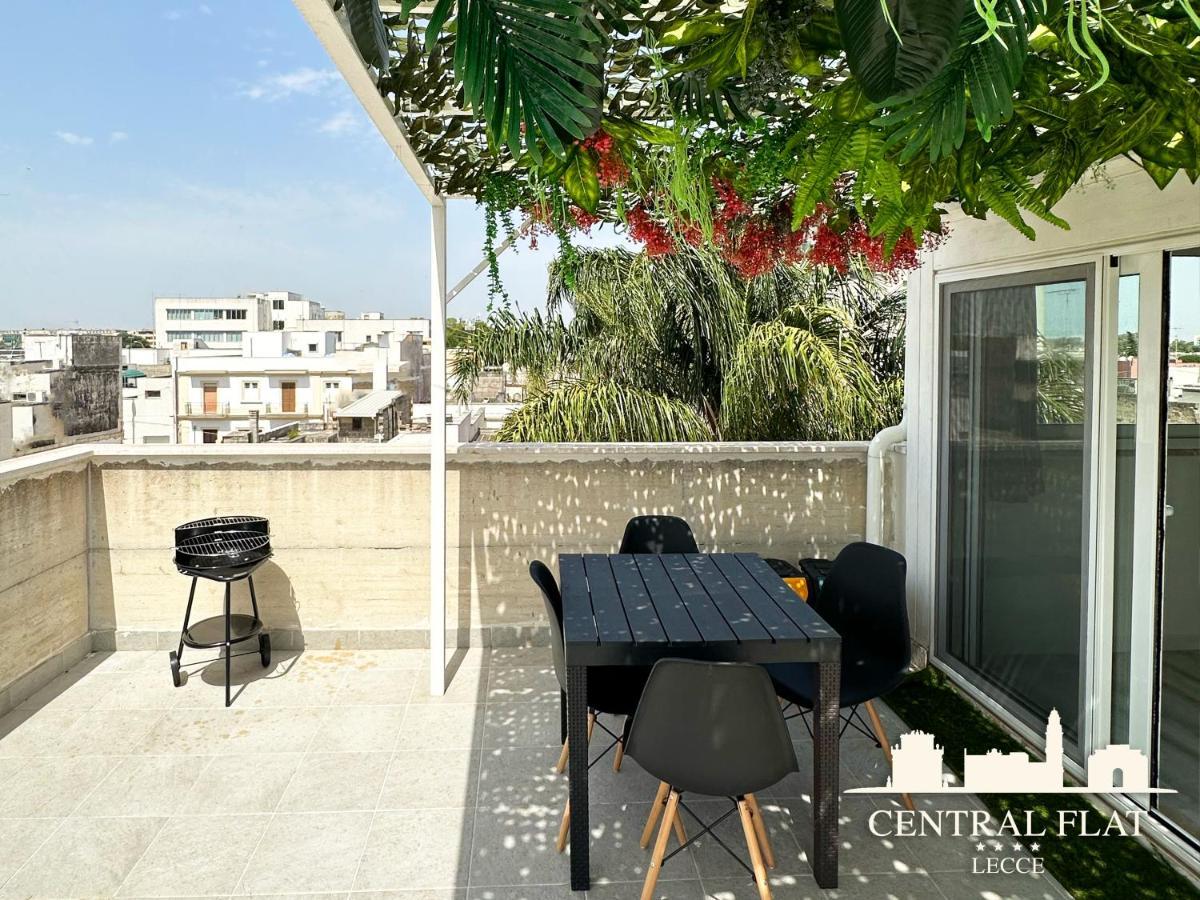 Apartament Lecce Central Flat - Attico Con Patio E Parcheggio Privato Zewnętrze zdjęcie