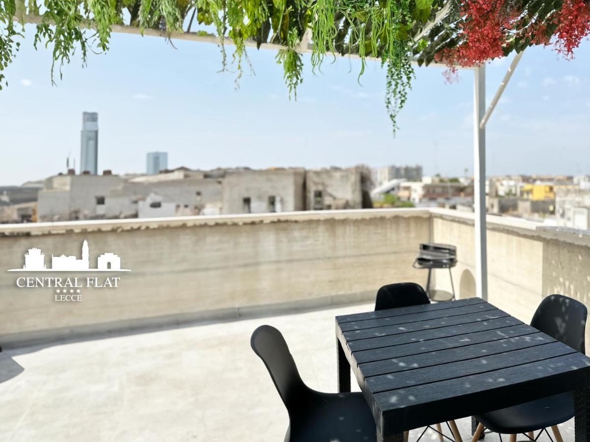Apartament Lecce Central Flat - Attico Con Patio E Parcheggio Privato Zewnętrze zdjęcie